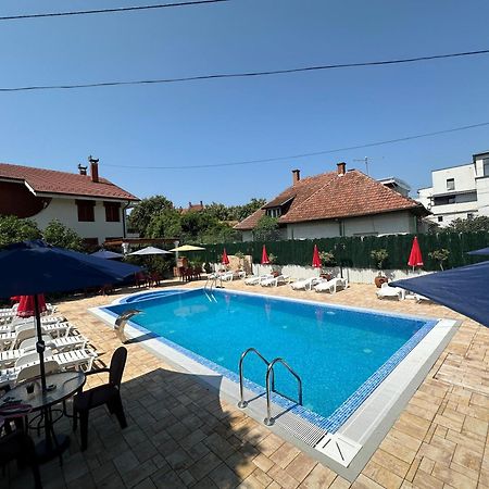 Smestaj Tea Sa Dva Bazena Vrnjačka Banja Exterior foto